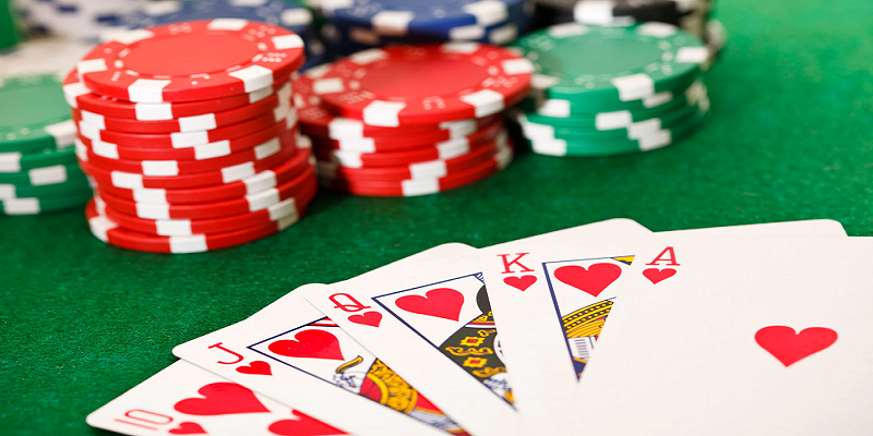 Poker là một trong những trò chơi nổi bật tại Casino Sky88
